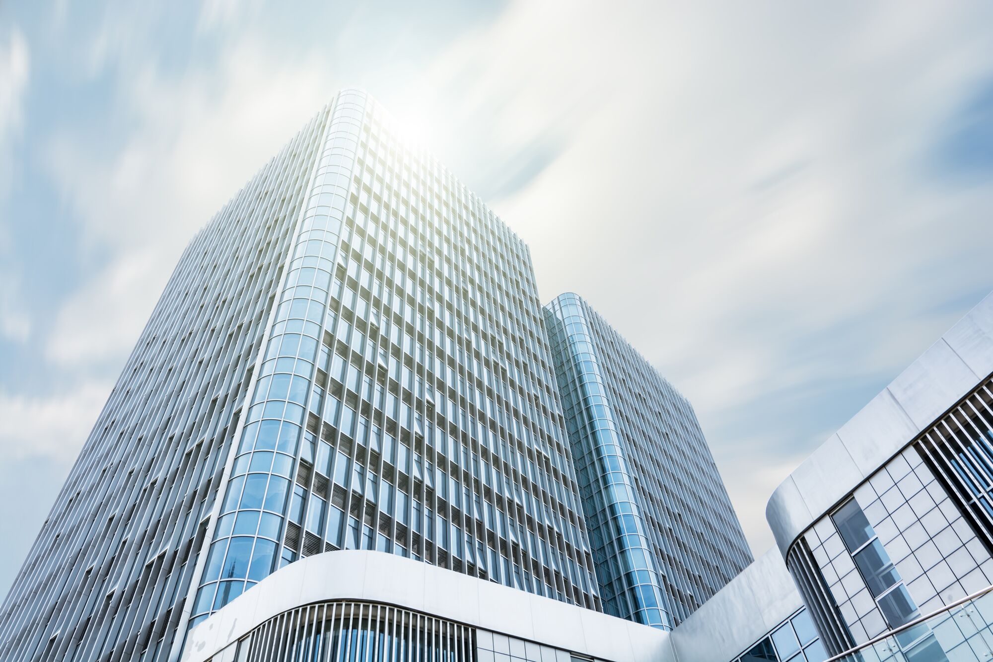 giant-building-with-the-sun-above